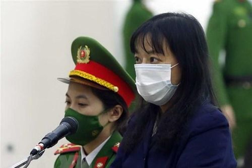 'Núp bóng' giải thưởng để can thiệp và chống phá