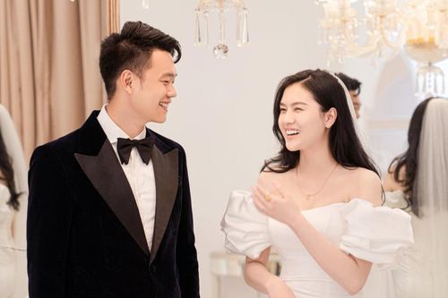 Ảnh cưới hậu vệ Thành Chung và bạn gái xinh đẹp được hé lộ