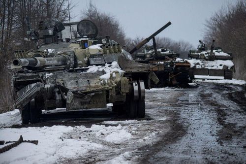 Xe tăng Nga bị cản bước khi đối đầu 'Tướng Rasputitsa' Ukraine