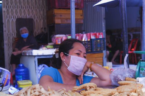 Bà nội trợ ở TP.HCM đau đầu với bài toán chi tiêu