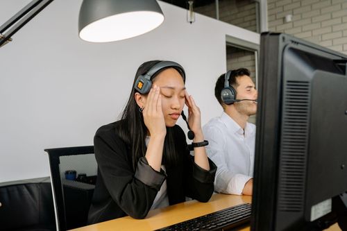Đối diện cảm giác cô đơn nơi công sở