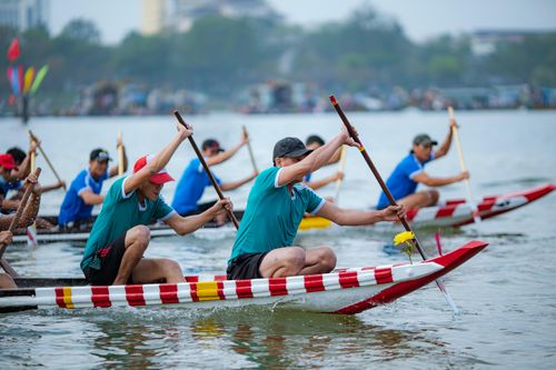 Sôi nổi giải đua ghe truyền thống trên sông Hương