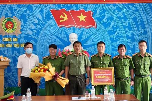 Nhiều đơn vị Công an cơ sở được khen thưởng