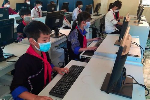 Chuyển đổi số ở Yên Bái: Tạo sự đổi thay trong từng giờ học