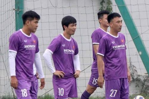 Hải Huy và Xuân Trường dương tính với COVID-19, nguy cơ lỡ trận gặp Oman