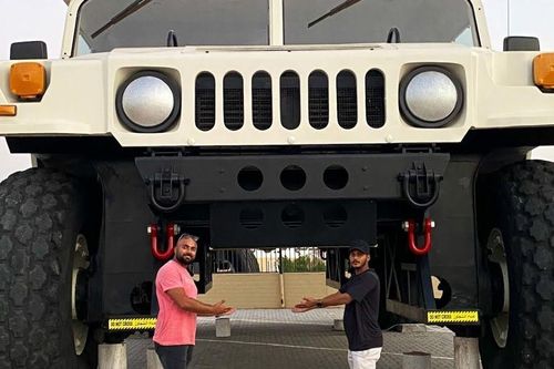 Kinh ngạc Hummer H1 to bằng ngôi nhà di chuyển trên phố