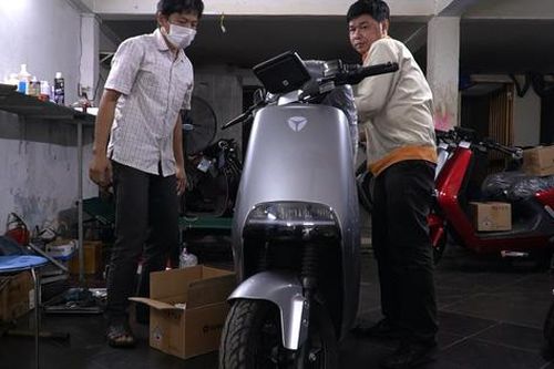 Giá xăng tăng cao, xe điện được săn đón