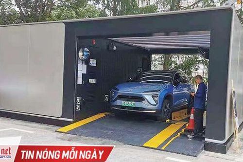 Xem người Trung Quốc thay pin ô tô điện nhanh như đổ xăng