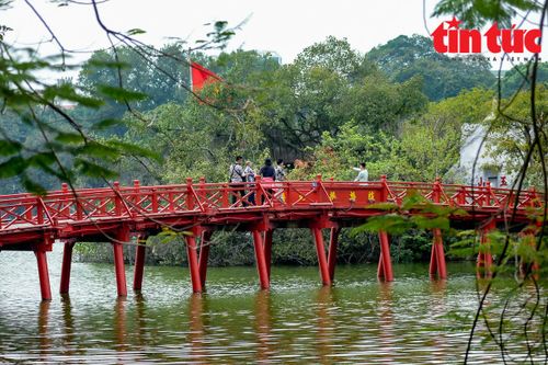 Phố cổ và nhiều di tích Hà Nội chưa đông trong tuần đầu mở cửa du lịch