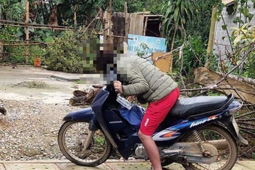 Quảng Bình: Phát hiện nam thanh niên gục chết trên xe máy
