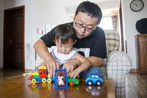 Những 'ông bố toàn thời gian' ở Trung Quốc