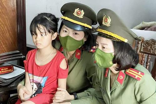 Phụ nữ Công an Hải Dương nhận làm 'Mẹ đỡ đầu' 3 trẻ mồ côi