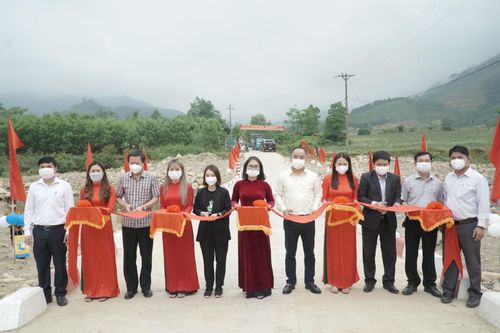 Quỹ Bảo trợ trẻ em và Grab Việt Nam khánh thành cây cầu thứ 6 thuộc dự án 'Xây cầu đến lớp'