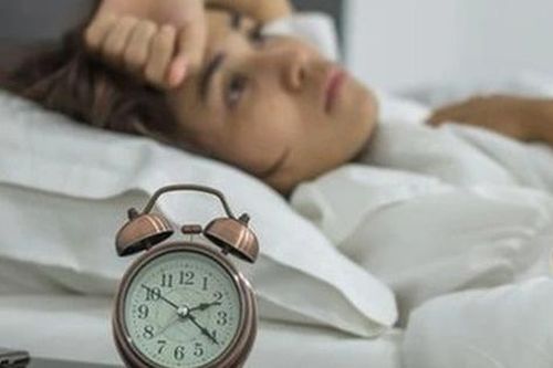 Trằn trọc, mắt 'chong chong' sau mắc Covid-19, phải làm gì?