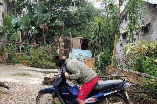 Tá hỏa nam thanh niên tử vong trong tư thế ngồi trên xe máy