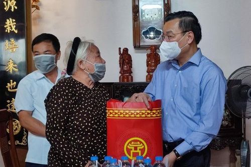 Hà Nội dự kiến tặng hơn 122.000 suất quà đến người có công dịp 27/7