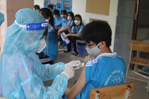 Thủ tướng Phạm Minh Chính yêu cầu Bộ Y tế chỉ đạo việc nghiên cứu tiêm vaccine phòng Covid-19 mũi 3 cho trẻ em và tiêm cho trẻ em từ 3 đến 5 tuổi