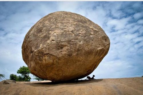 Bí ẩn 'hòn đá của Chúa' ngàn năm không đổ, chuyên gia rối não