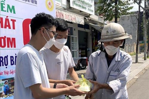 Những suất cơm '0 đồng' nghĩa tình
