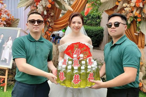 Cô dâu Bắc Giang được bạn tặng 10 lít xăng trong ngày cưới