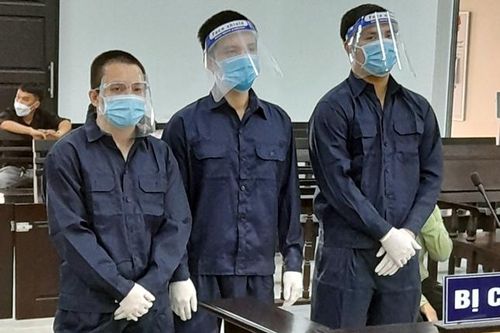 Xét xử nhóm trộm 'ẵm' 30 lượng vàng