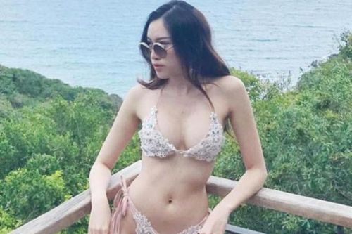 'MC 3000 chữ' diện đồ bơi một mảnh vẫn được khen nóng bỏng ít ai bì