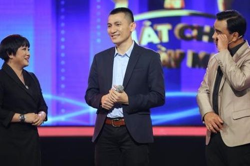 Quyền Linh rơi nước mắt trước bác sĩ đi hơn 1.000km vào TP HCM thi hát tri ân lực lượng tuyến đầu