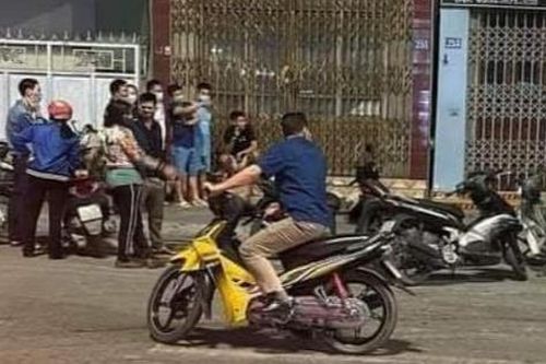 Vụ tạt axit khiến 7 người bị bỏng: Do tranh chấp hàng rào?