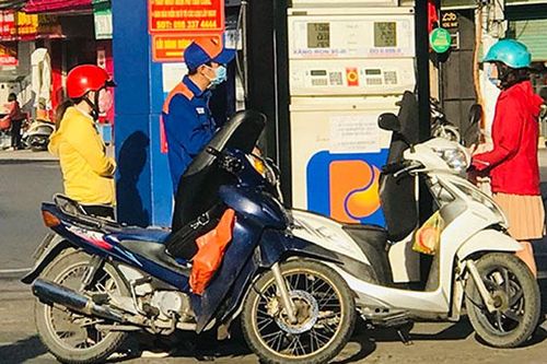 Giá xăng giảm hơn 600 đồng/lít