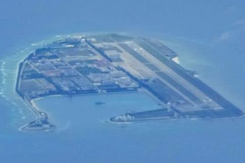 Máy bay do thám Mỹ chạm trán phản lực Trung Quốc trên Biển Đông
