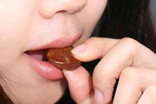 Tuyệt đối không ngậm thuốc ho trong những trường hợp này, nhất là từ sau vụ bé 11 tuổi bị sốc phản vệ do 'kẹo ngọt' thuốc ho