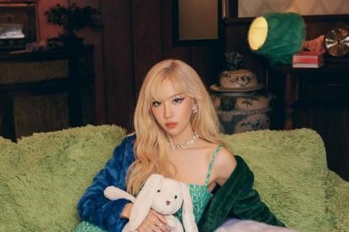 MIN ra mắt album đầu tay, nhấn mạnh khái niệm của những mối quan hệ 'khó gọi tên'