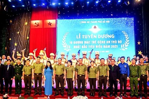 Tuyên dương 10 'Gương mặt trẻ Công an Thủ đô' tiêu biểu năm 2021