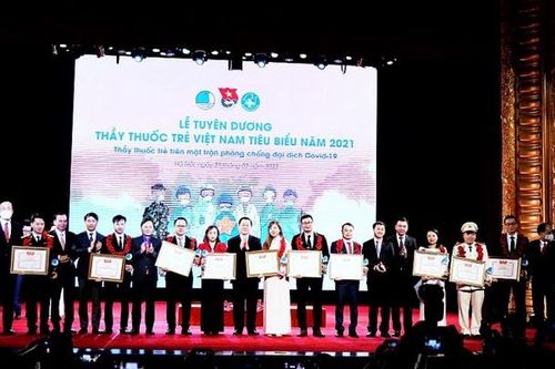 Vinh danh 10 thầy thuốc trẻ tiêu biểu trong phòng, chống dịch Covid-19