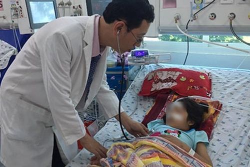 Nghĩ cháu bị hậu Covid-19, bà đưa đến bệnh viện phát hiện u não