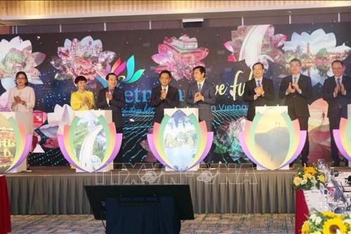 Việt Nam phát động mở lại các hoạt động du lịch