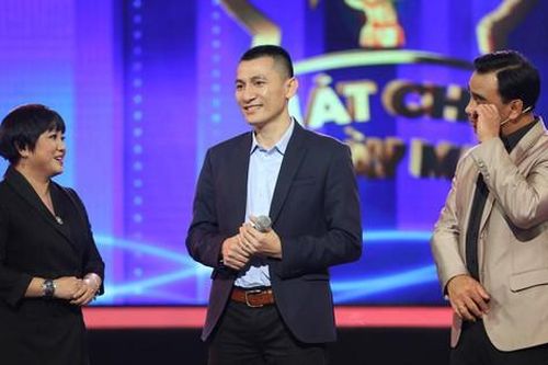 Quyền Linh bật khóc vì bác sĩ đi hơn 1.000 cây số để hát tri ân lực lượng tuyến đầu