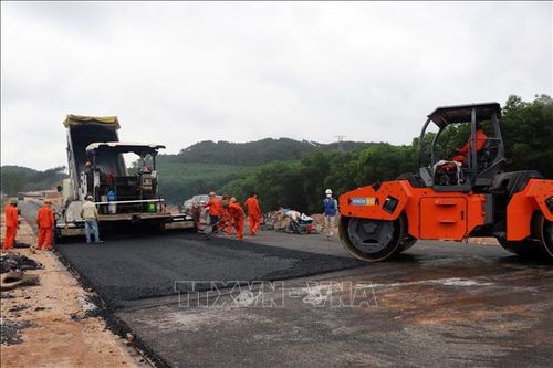 Tăng tốc đưa cao tốc Cam Lộ - La Sơn về đích vào tháng 9/2022