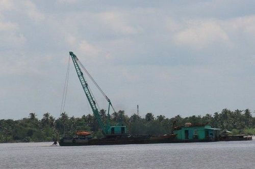 Khai thác cát trái phép, 4 người bị phạt hơn 1,5 tỷ đồng