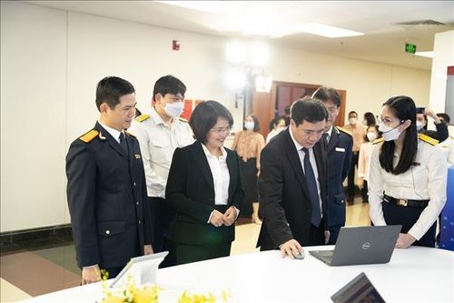 Ngân hàng đầu tiên hoàn thành tích hợp thanh toán thuế trên eTax Mobile