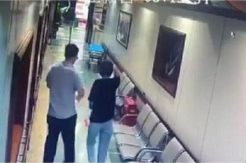 Chồng thường xuyên đi sớm về muộn, theo dõi camera vợ 'sôi máu' phát hiện nơi chồng giấu bồ nhí