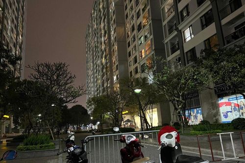 Bé gái 15 tuổi bất ngờ rơi từ tầng cao chung cư Time City xuống đất
