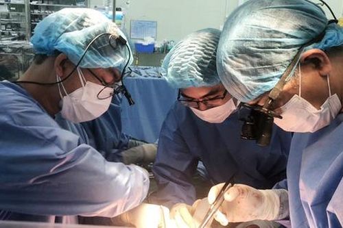 Lần đầu tiên thực hiện phẫu thuật Bentall qua đường xâm lấn tối thiểu