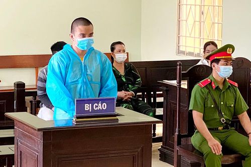 Bị mắng, rủ bạn trả thù