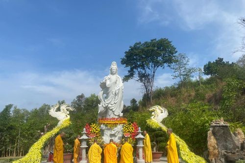 Đồng Nai: Lễ an vị tôn tượng Bồ-tát Quan Thế Âm tại đồi tùng Quan Âm Viên Minh