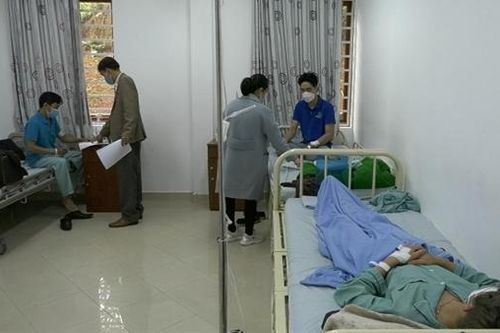 Hàng loạt du khách, vận động viên nhập viện sau khi ăn bánh mì Liên Hoa