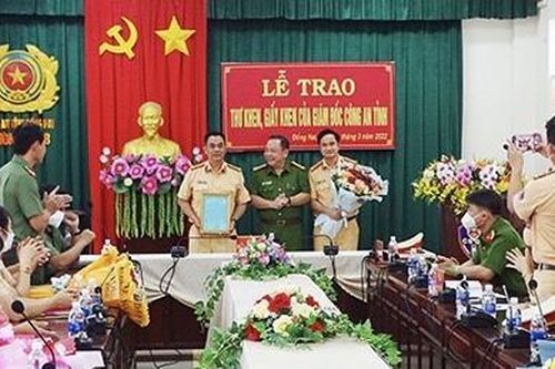 Giám đốc Công an Đồng Nai khen thưởng 4 CBCS bắt cướp trên QL51