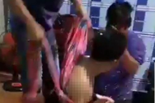 Nổi cơn ghen, đánh 'tình địch' gãy chân