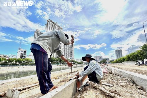 TP.HCM: Cận cảnh đường song hành đại lộ Võ Văn Kiệt sắp hoàn thành