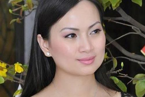 Ca sĩ tỷ phú Hà Phương bật khóc: Bác sĩ bảo cho tôi về nhà ăn uống, đợi tới ngày mất
